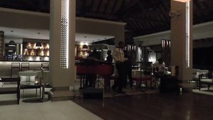 Отели Paradis Beachcomber и Dinarobin Beachcombe. Вечернее представление. Маврикий