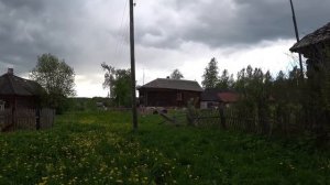 Зашли на минуту,но остались надолго.Дорога сюда исчезла.Ещё недавно тут жили в каждом доме,но ...