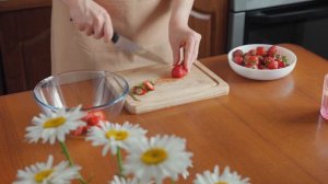 Ohne Weizen. Kein Zucker. Ein Rezept für einen kalorienarmen Erdbeerkuchen.