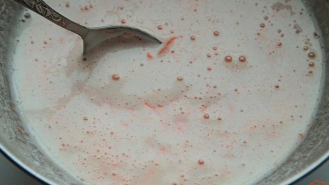 Морковный пирог со сметанной заливкой в мультиварке