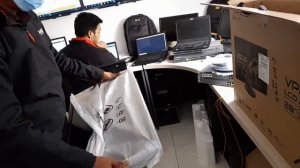 Unboxing of ASUS VP28U 28 inch 4K LCD Monitor.