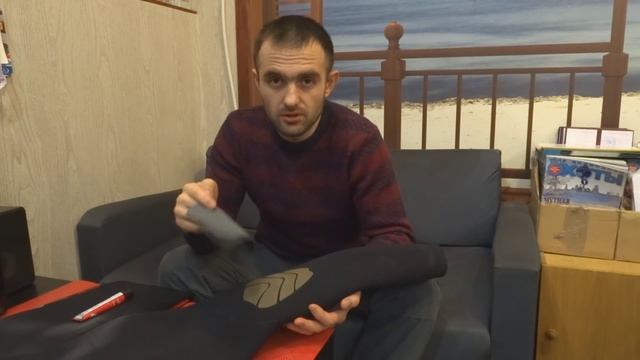 Ремонт гидрокостюма. Приклеиваем накладки на колени. смотреть онлайн