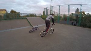 УЧИМ ФУТДЖЕМ ТЕЙЛВИП ТРЮКИ НА BMX В СКЕЙТ ПАРКЕ/DIMA BAR И НОВЫЙ ТРЮК НА БМХ/GOPRO BMX RIDING