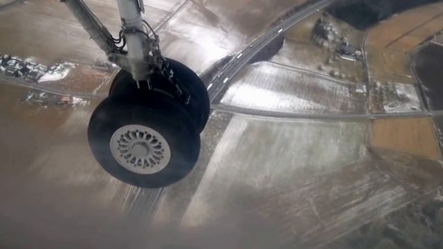 Landing Paderborn Airport coming from Munich Airport onboard Bombardier Dash 8-400 D-ADHQ смотреть онлайн