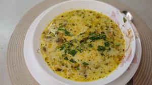 Сырный суп с грибами и куриной грудкой
