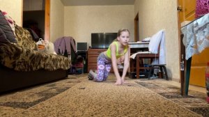 Как научиться делать шпагат со стулом в прогиб