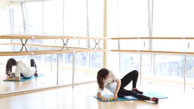 Подъем гантели из боковой планки смотреть онлайн