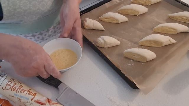 Слойки с крошкой