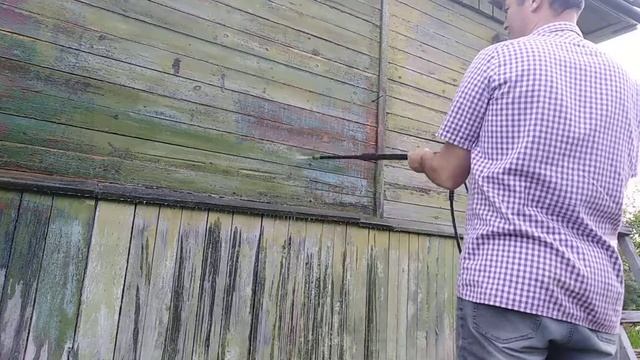 Удаление старой краски перед покраской дома | Removing old paint before painting the house смотреть онлайн
