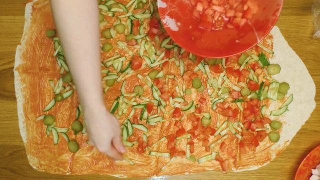 МЕГА шаурма из лаваша с курицей, овощами и сыром! Рецепт!