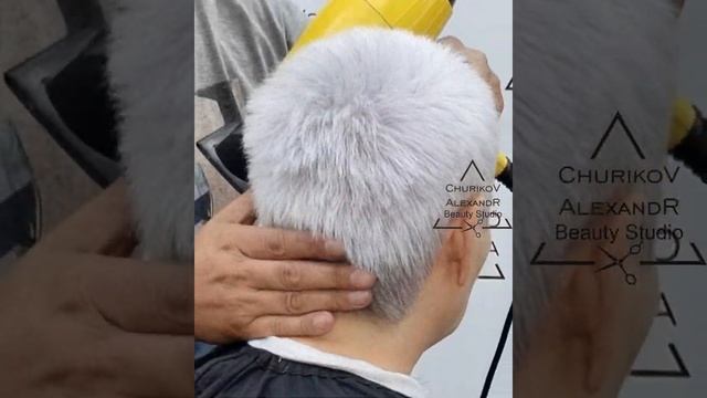 Короткая стильная стрижка .На прямые жёсткие волосы .