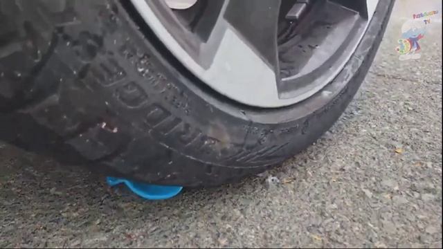 Разноцветный Челлендж - Машина уничтожает разные предметы смотреть онлайн