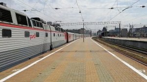 Отправление пассажирского поезда: Москва - Воркута с Ярославского вокзала.