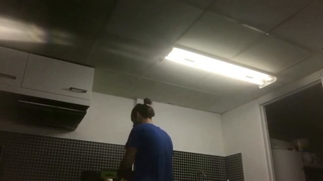 Готовлю с музыкой и хорошим настроением .