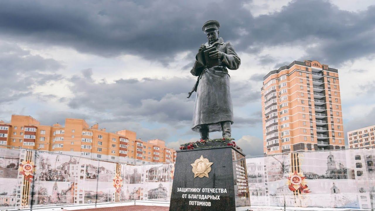 Памятник «Защитнику Отечества от благодарных потомков» в Калуге