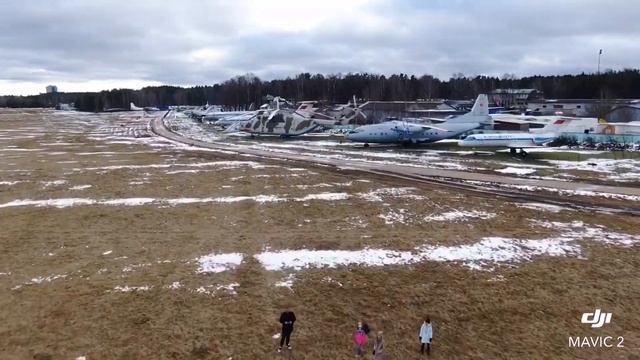 Аэродром Боровая, прогулка с пойнтером, съёмка Dji Mavic 2 Zoom смотреть онлайн