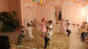 8 марта танец девушки фабричные средняя группа