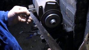 Заточка ножовки по дереву на электроточиле за 5 минут