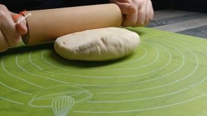 ВКУСНО, БЫСТРО, НЕДОРОГО!!! Простой рецепт рогаликов из творожного теста.