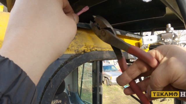 Service Call: Komatsu Excavator Repair on a PC200LC - Replace Cabin Light & Boom Lights смотреть онлайн