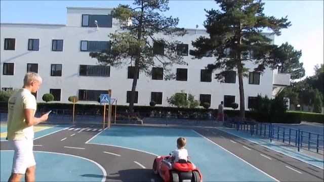 Анапа Ривьера отель.Коляндра выигрывает на гонках.Анимация отеля ривьера анапа. смотреть онлайн