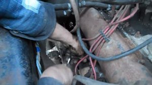 Вырвана резьба свечи или ввёртыш свечи без снятия головы.
