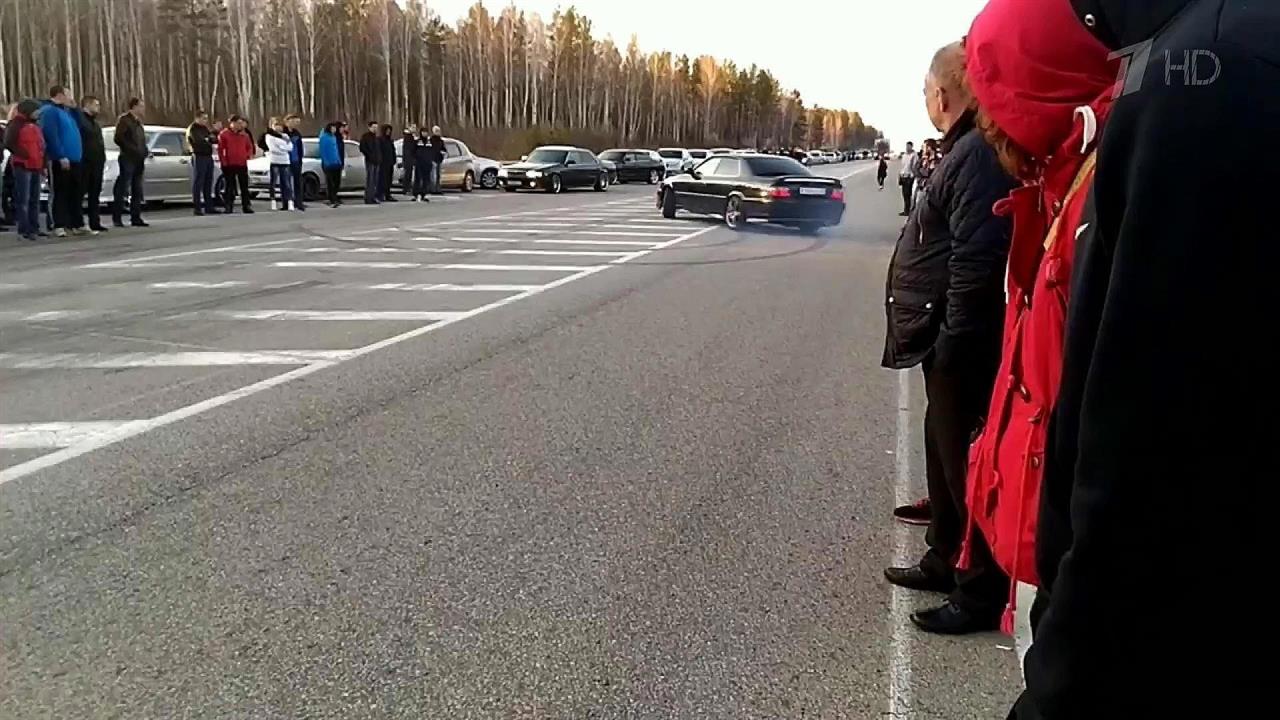 В Иркутской области любители острых ощущений и выс...оростей самовольно перекрыли федеральную трассу