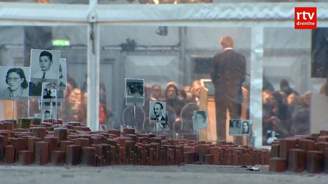 Koning Willem Alexander leest namen voor in 'Kamp Westerbork' смотреть онлайн