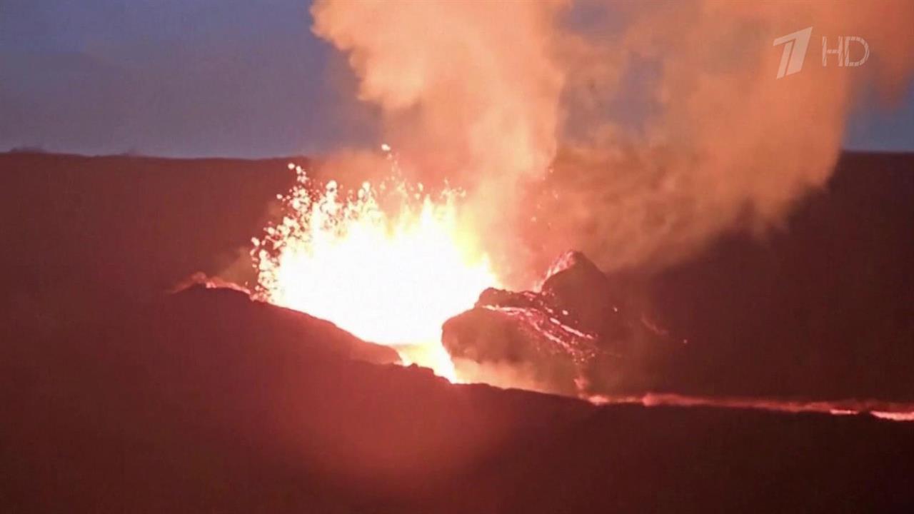 На Гавайях извергается самый крупный действующий вулкан в мире Мауна-Лоа