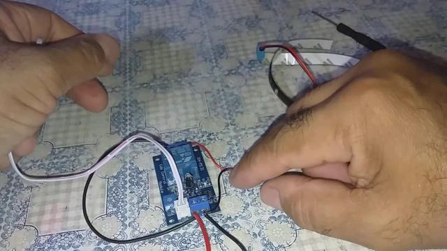 Módulo relé fotosensivel ou foto resistor de luz XH-M131 Como funciona? смотреть онлайн