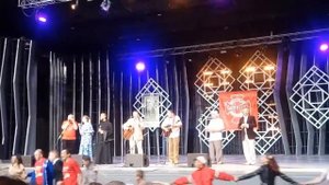 "Трое нас, трое вас" поет Андрей Сороковой