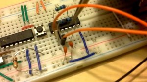 Генератор прямоугольных импульсов на кварце и инверторе.