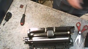 Если при печати лист выходит на половину/принтер Samsung/Xerox/HP/Canon хватает листы без остановки