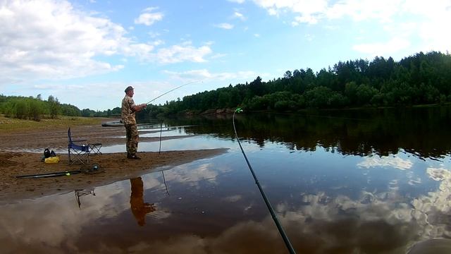 Ловля на фидер в черте города! Река Вятка!Хороший клёв!Ночёвка на реке!Чехонь!Сопа!Бель! смотреть онлайн