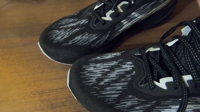 Кроссовки Asics Novablast 3. Прекрасно подойдут для ежедневного бега и тренировок.