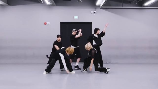 Stray Kids - 'S-Class' Dance Practice Mirrored