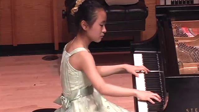 Liszt, Concert Etude "Waldesrauschen" ------ Mizuho Yoshimune, 13 yrs old смотреть онлайн