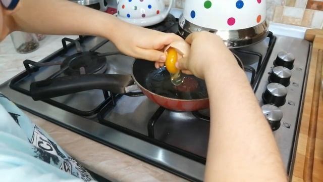 Как приготовить вкусную яичницу. #EldarAbbas смотреть онлайн