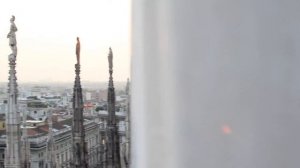 PIAZZA DEL DUOMO IN MILANO, ITALIA