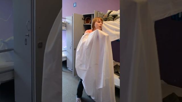 Как вставлять одеяло в пододеяльник БЫСТРО смотреть онлайн