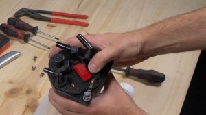 How to replace the diesel fuel filter PEUGEOT 207 1.4 HDI ⛽