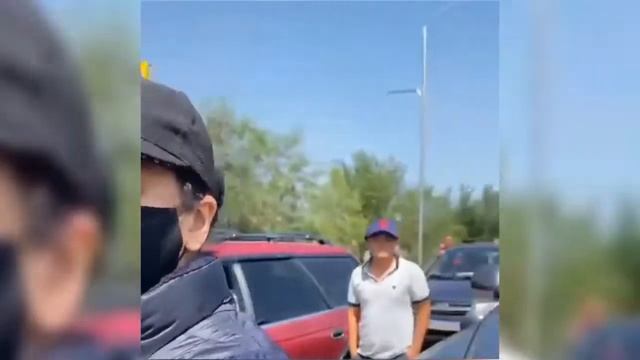 ЖК премьера отключили самый большой комплекс города от Электричества, люди вышли на проезжую часть смотреть онлайн