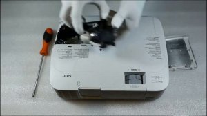 How to replace the projector lamp for NP15LP NEC M260X