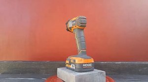 Аккумуляторный фонарь Ridgid R8693 / Aeg FL18-0 18v