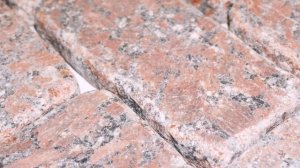 Гранитная брусчатка  галтованная Капустинская 30мм