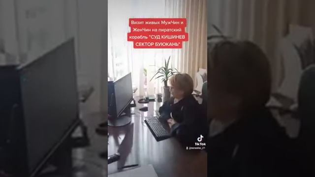 ЖИВОЙ МУЖЧИНА В СУДЕ смотреть онлайн