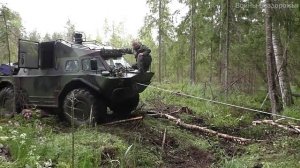 БРДМ-2 ДОМИНАТОР-М использует лебедку на Бездорожье.