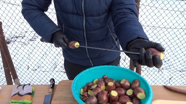 РЫБА-КАРП на ГРИЛЕ! КАРТОФЕЛЬ ЗАПЕЧЁНЫЙ в ФОЛЬГЕ! смотреть онлайн