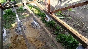 Красим беседку на даче