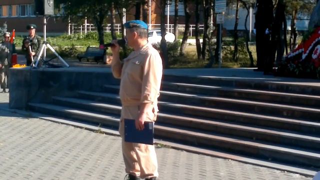 Расплескалась синева. Исполняет - усатый мужик в афганке. смотреть онлайн